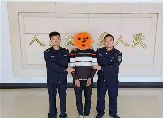 已婚男为追求离异女 购买假章假证被拘留