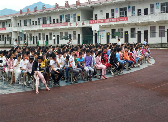 大冶警方撑起校园"安全伞"