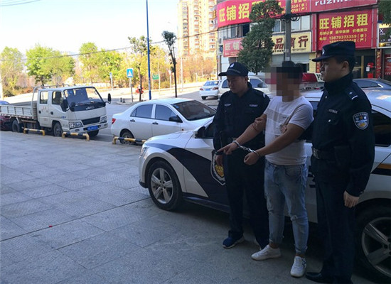 民警例行检查 抓获寻衅滋事在逃人员